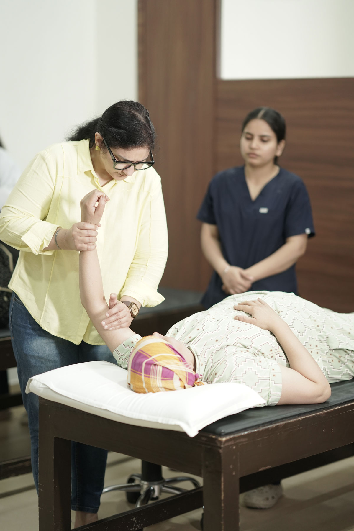 Dr. Arvind Kaur with patient